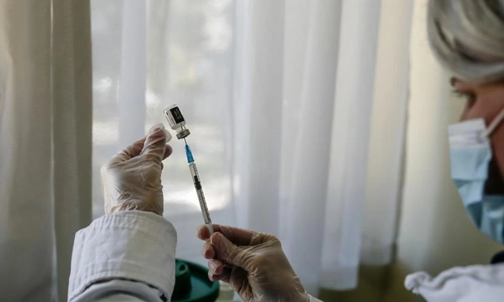 Θ. Κοντογεώργης: «Θα υπάρξουν εμβολιασμοί σε πλατείες και πλαζ»